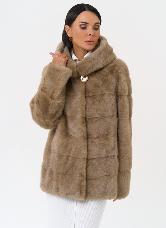 Короткая шуба с капюшоном