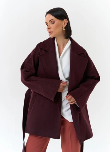 Женское укороченное пальто с английским воротником фото