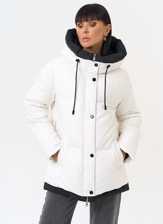 Белый пуховик из эко кожи с поясом