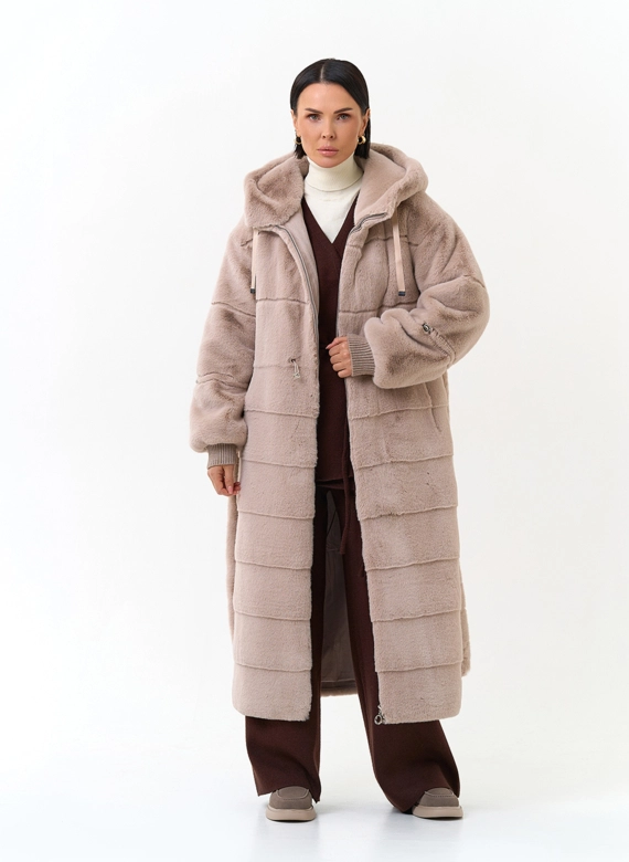 Женская шуба из эко меха с капюшоном фото