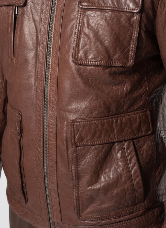 Мужская кожаная куртка коричневого цвета
