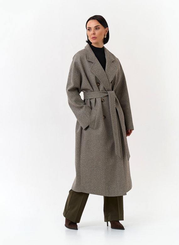 Женское пальто с английским воротником