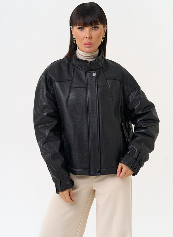 Женский пуховик из натуральной кожи черного цвета