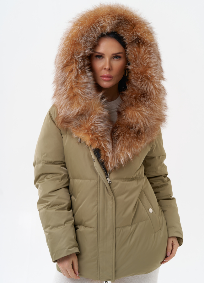Пуховик с капюшоном из меха лисы модель № 29355 меха малина