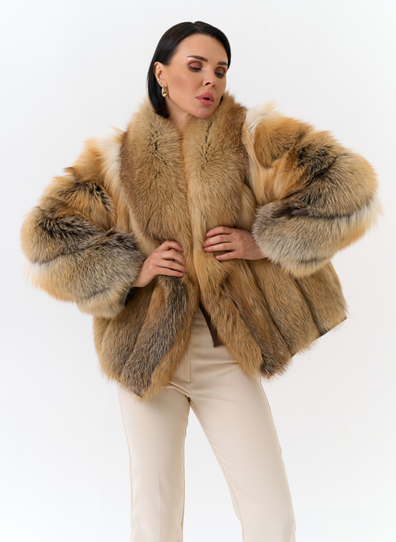 Укороченная шуба из меха рыжей лисы