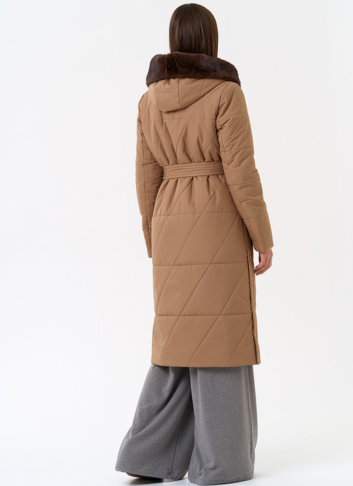 Пуховик с капюшоном из эко меха