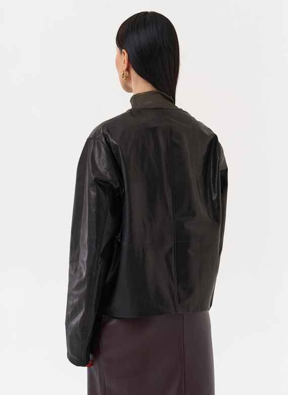 Кожаная куртка на пуговицах