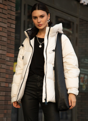 Женский пуховик с капюшоном 