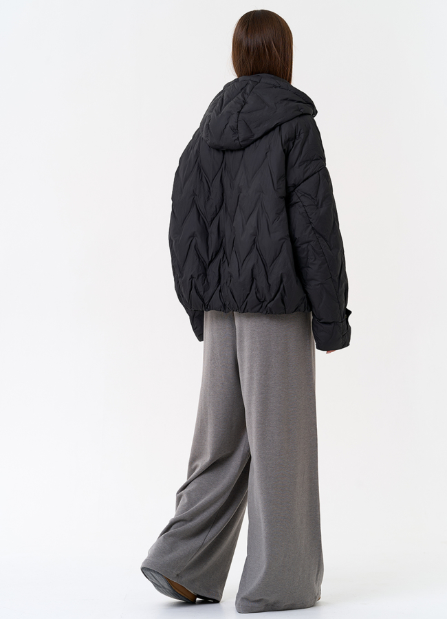 Женская куртка с капюшоном в черном цвете модель № 31389 в кредит