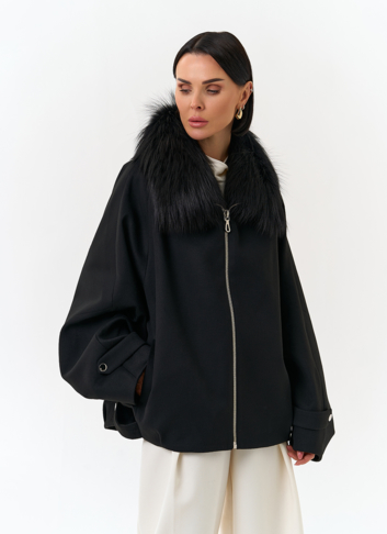 Женское укороченное пальто с отделкой из меха лисы