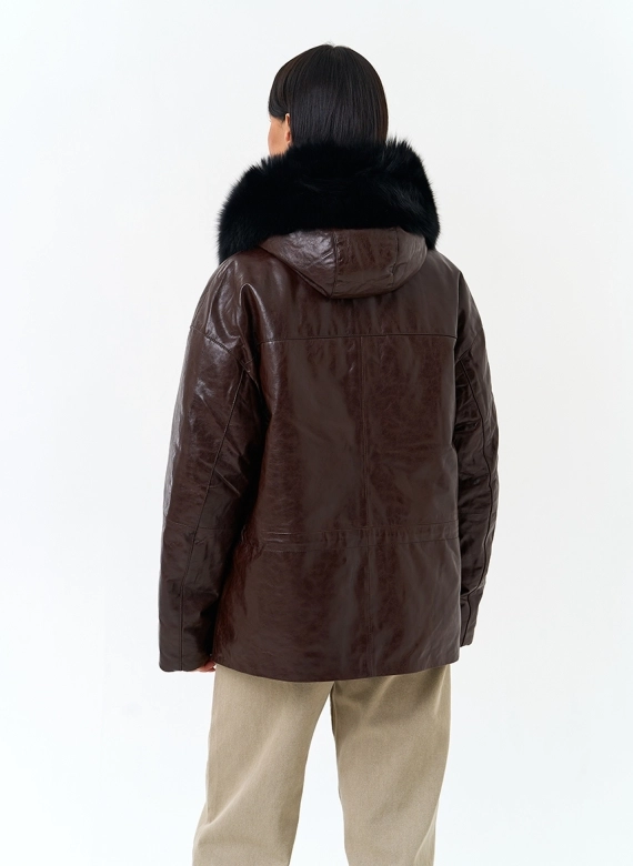 Женский пуховик с отделкой на капюшоне из меха песца фото
