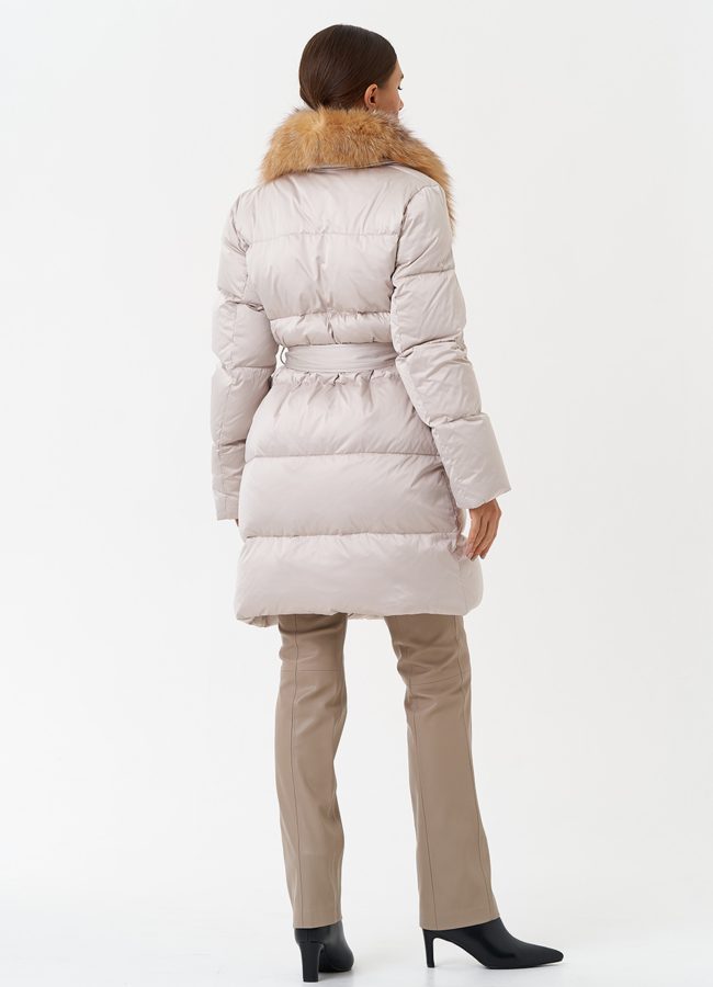 Женский пуховик с отделкой из меха лисы модель № 28569 универмаг малина