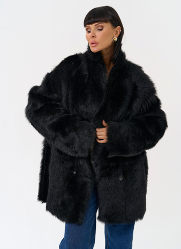 Двухсторонняя дубленка черного цвета с декоративным поясом