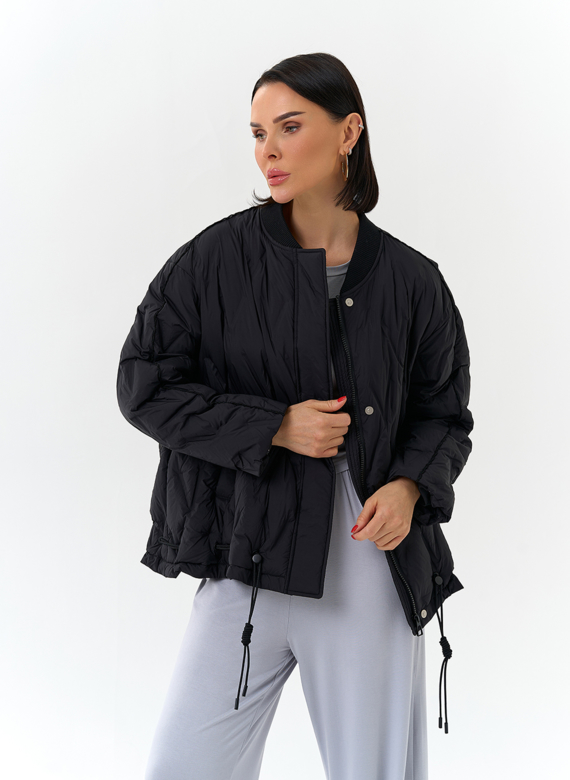 Женская куртка бомбер черного цвета