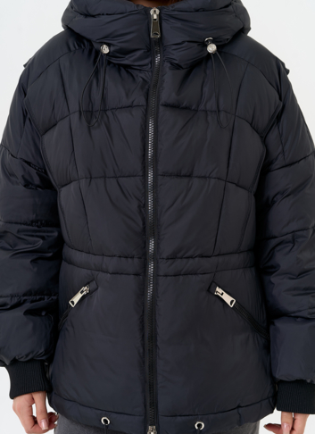 Женский черный пуховик с капюшоном