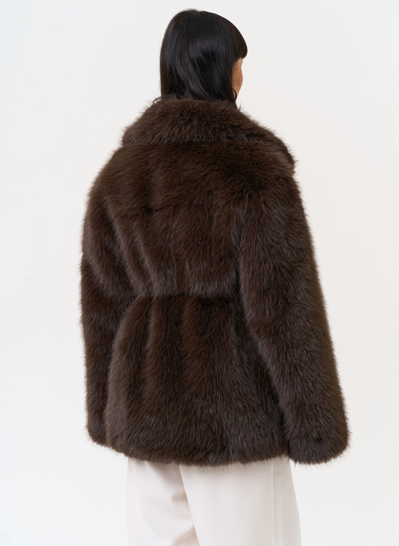 Женская шуба из эко меха с английским воротником