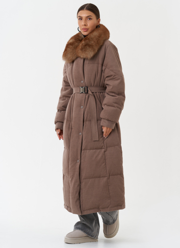 Длинный пуховик с отделкой из меха песца