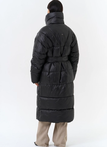 Женский пуховик с воротником стойкой