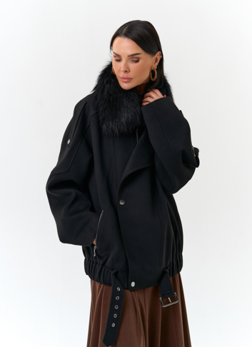 Женское укороченное пальто с отделкой из меха лисы