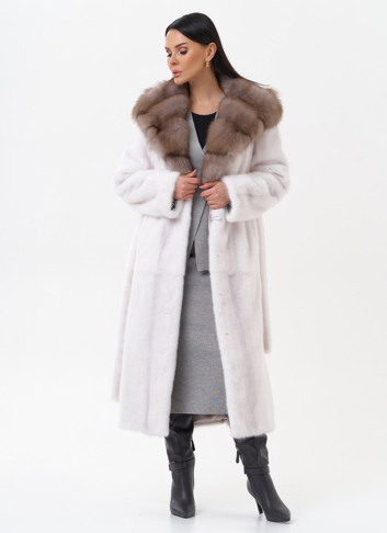 Белая шуба из норки с куницей
