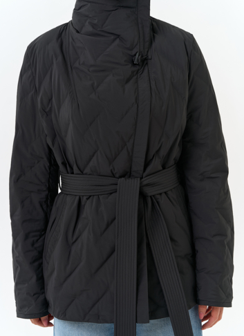 Женская куртка с поясом 