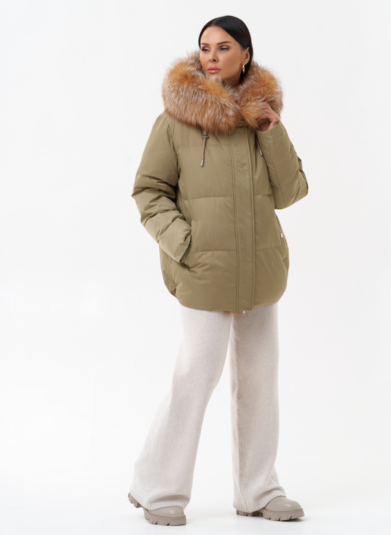 Пуховик с капюшоном из меха лисы