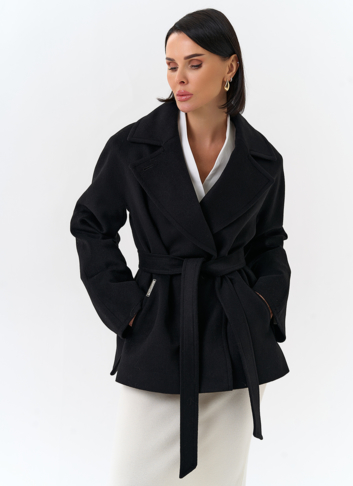 Женское укороченное пальто с английским воротником