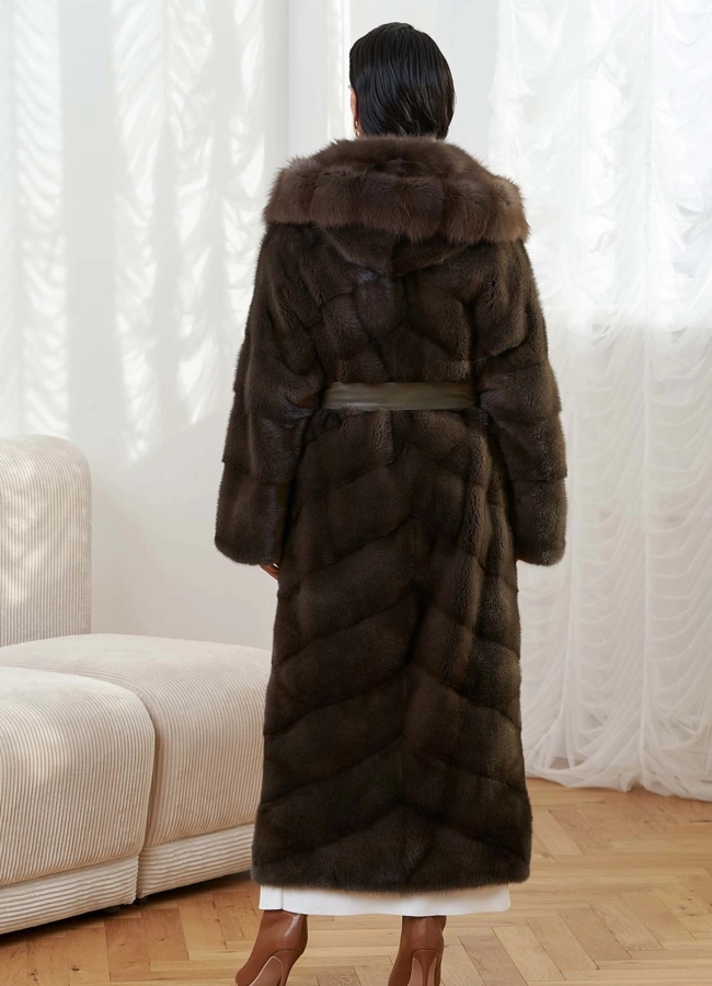 Норковая шуба с отделкой из меха куницы модель № 28667 универмаг малина фото