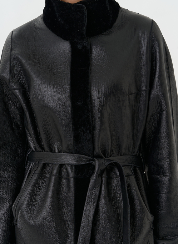 Женская двухсторонняя дубленка с поясом