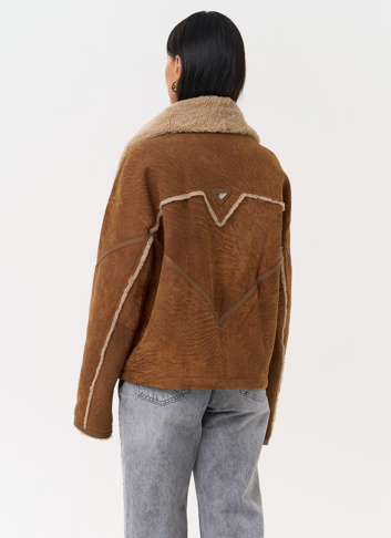 Короткая дубленка с воротником