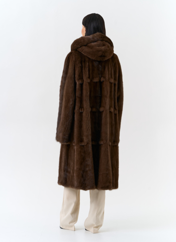 Женская шуба из меха норки с капюшоном 