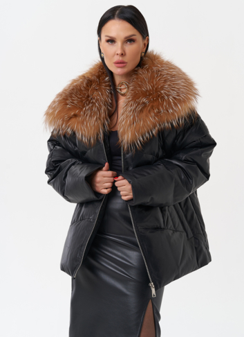 Женский кожаный пуховик с отделкой из натурального меха