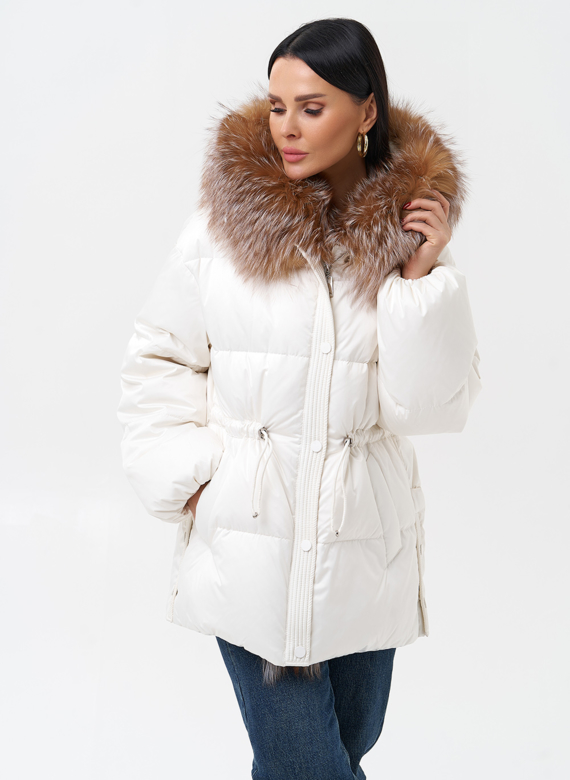 Женский пуховик с отделкой из меха лисы