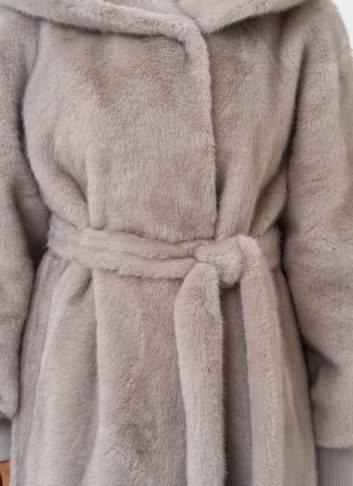 Женская шуба из эко меха с капюшоном